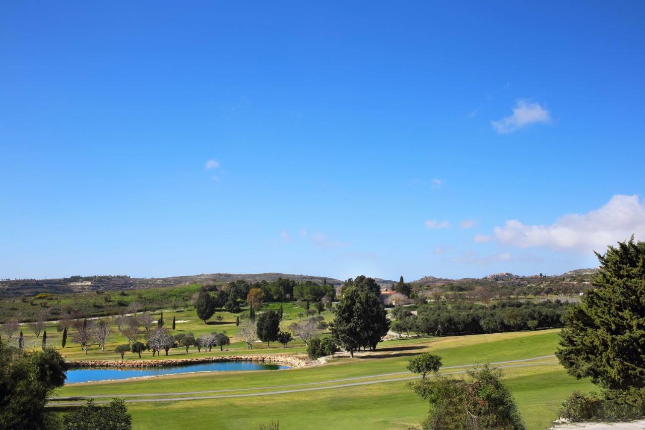 Minthis Resort Tsadha Exterior foto Golf course in Cyprus