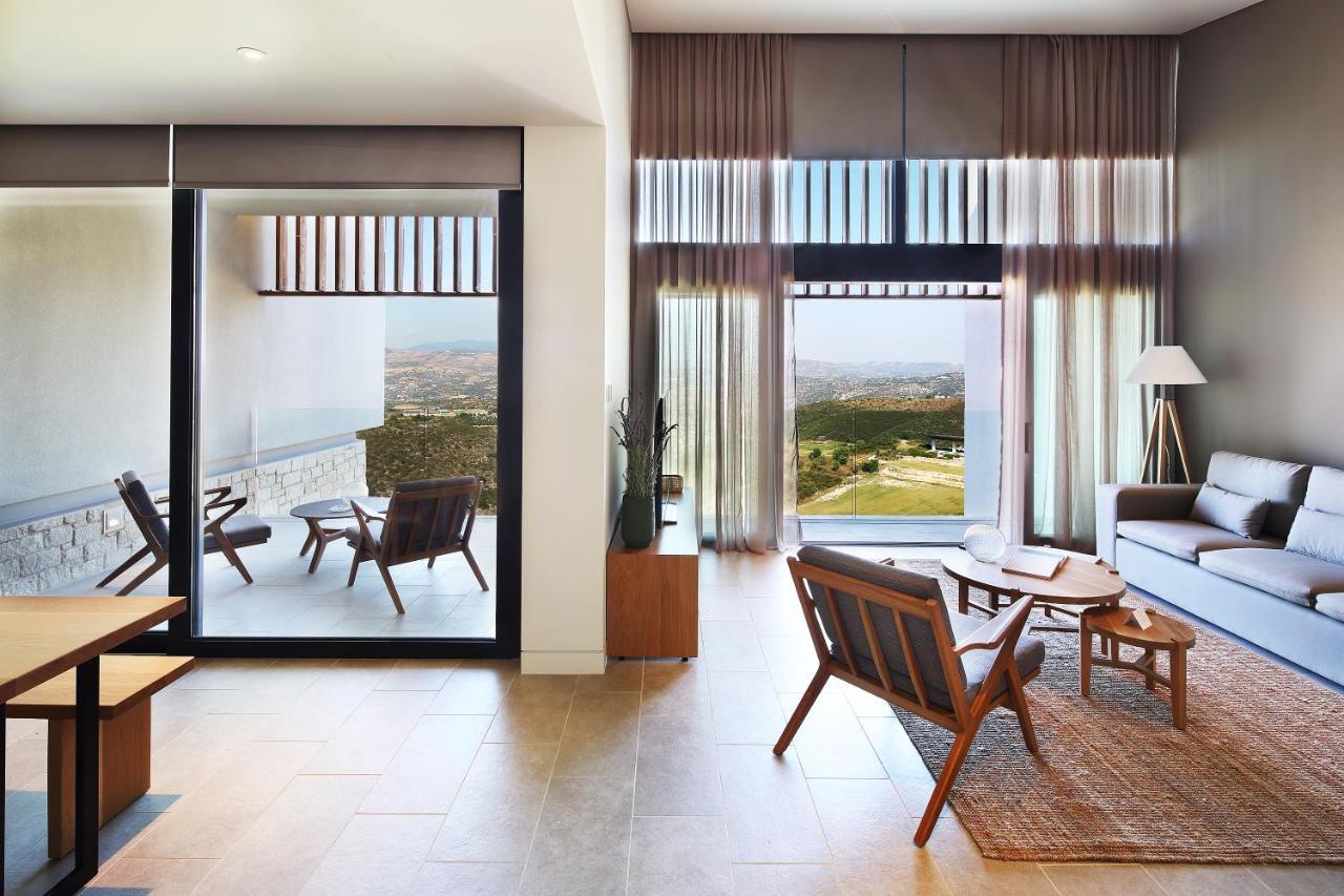 Minthis Resort Tsadha Exterior foto The interior of a typical suite at the hotel